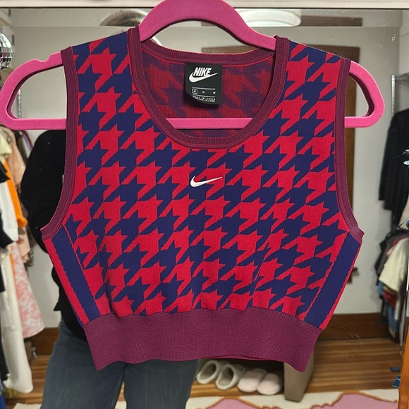 Nike Tops - Nike Houndstooth Crop Top